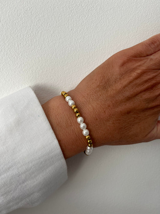 Pearl and Gold Beaded Bracelet